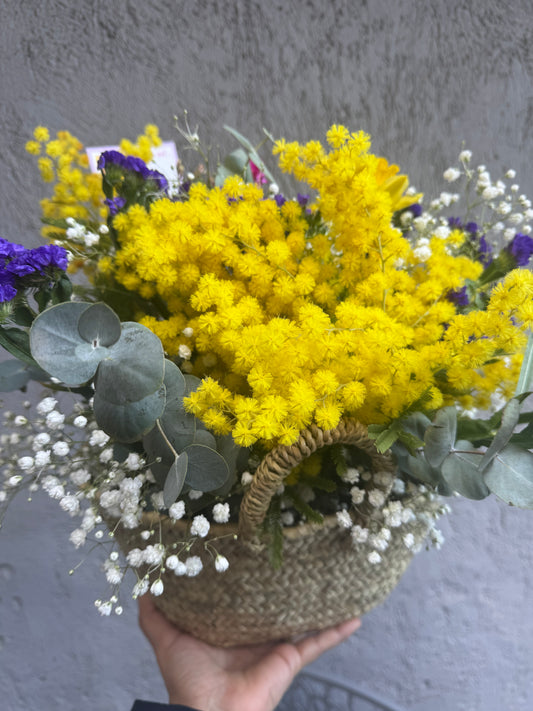 Panier fleuri éclatant – Un bouquet durable aux accents naturels 🤩